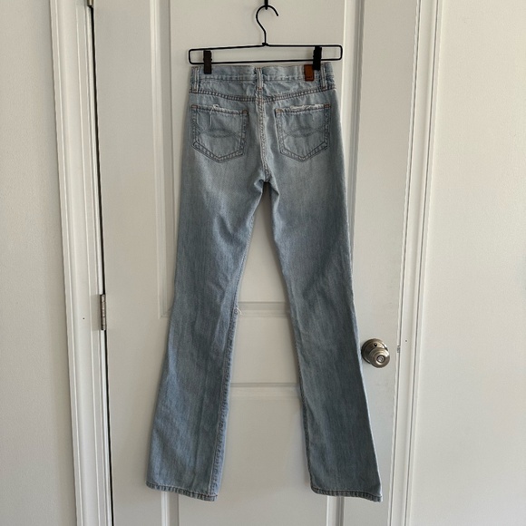 A&F Emma Low Rise Jeans - Picture 2 of 14